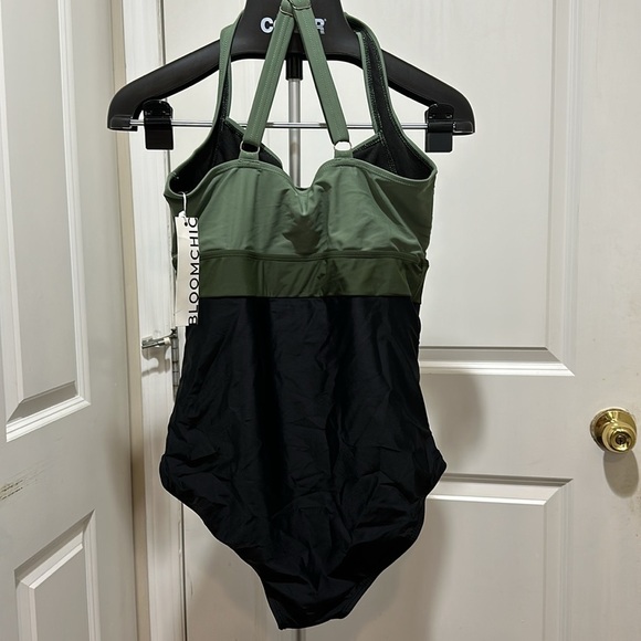 Bloomchic  Contrast Twist Front Skinny One Piece Swimsuit - Picture 5 of 7